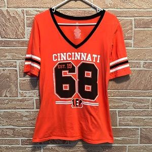 Cincinnati Bengals women’s orange and black v neck tee medium M